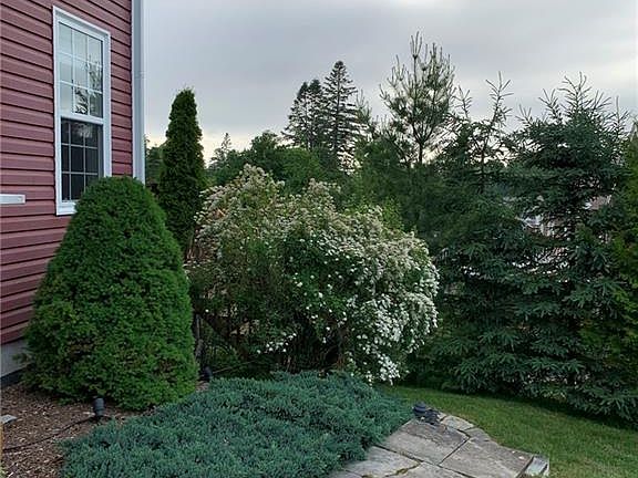 5th image of 18 Addison Ct