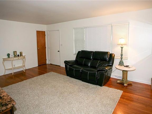 4th image of 156 Wexford Dr