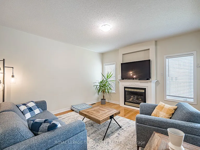 3926 Candlelight Dr — Photo 18