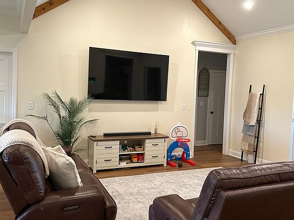 2nd image of 3856 Bettys Pl