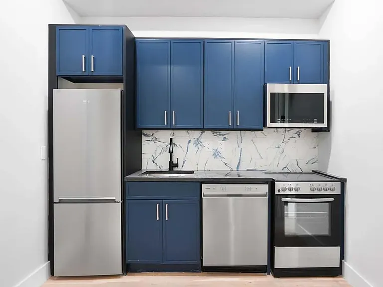 139 Meserole St #3AA — Photo 2
