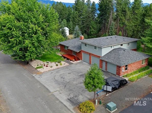 506 Lakeview Ave, Cascade, ID 83611