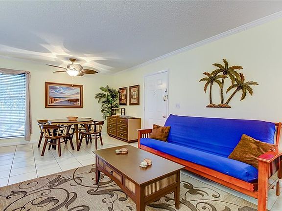 5th image of 611 Poinsettia Ave APT 203
