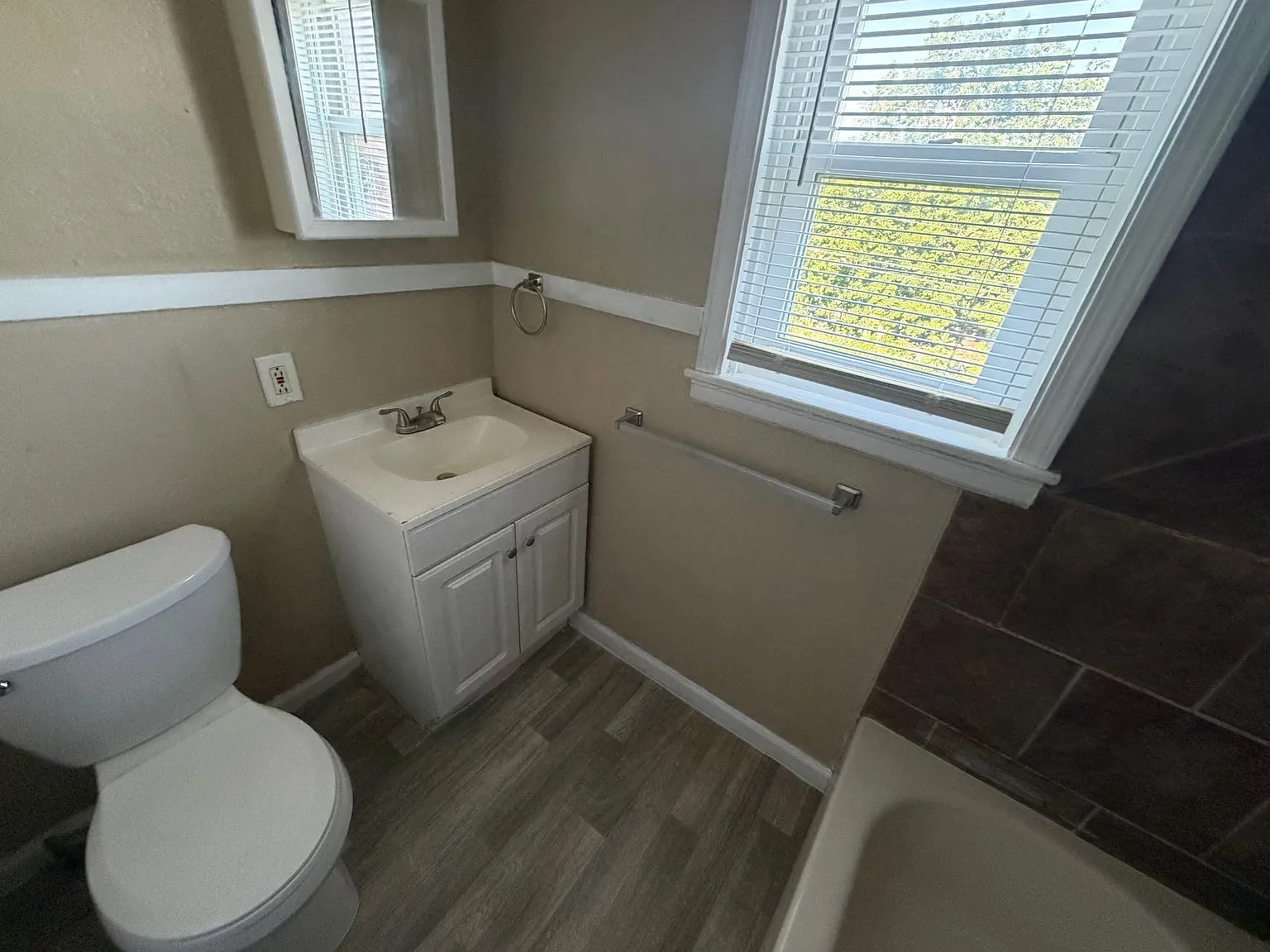 5537 Wabash Ave — Photo 2