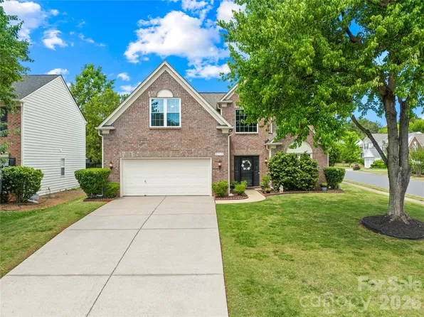 8719 Fieldcroft Dr, Charlotte, NC 28277