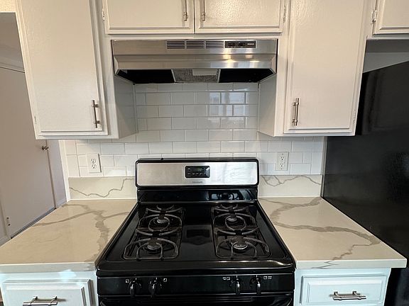 2nd image of 5439 Whitsett Ave #7