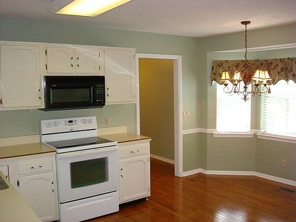 8814 Hurricane Ridge Road Kitchen