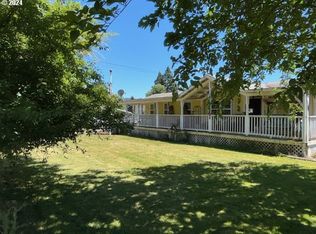 952 Mathis Hill Rd, Yoncalla, OR 97499