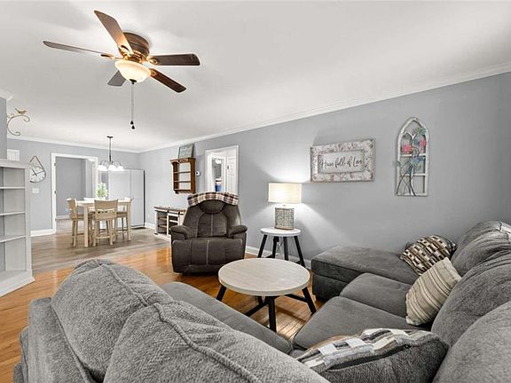 4th image of 104 View St