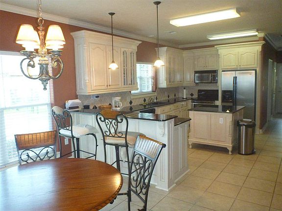 3rd image of 5670 Lexington Cir