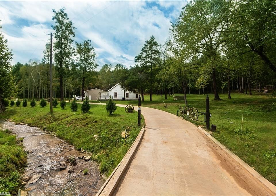 1st image of 463 Love Hollow Ln