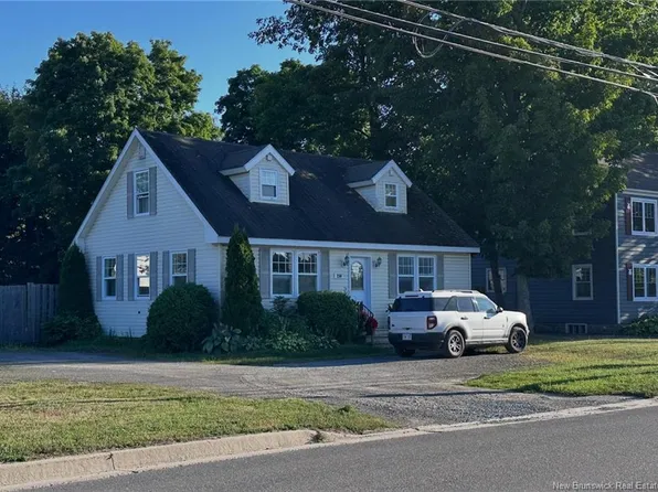 230 Woodstock Rd, Fredericton, NB E3B 2H7