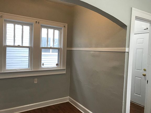 4th image of 4011 Broadway St