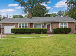 6 Meadow Ct, Florissant, MO 63031