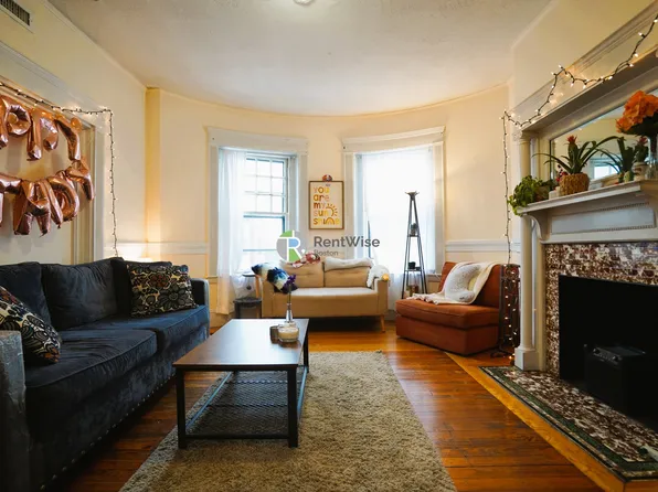 9 Vernon St #3, Brookline, MA 02446