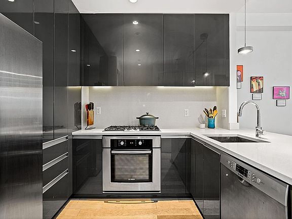 4th image of 4415 Purves St #14B