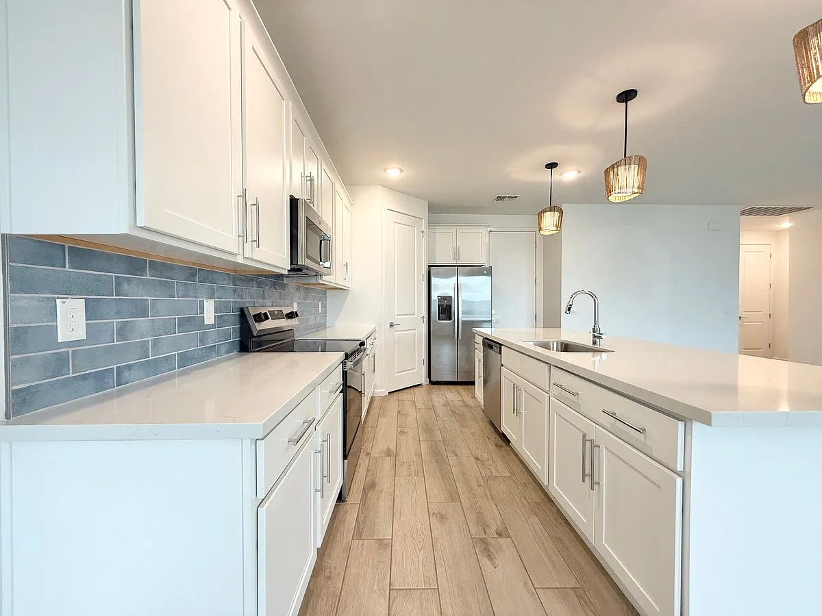 3 bed, 2.0 bath, 1567 sqft, $2,300 — Photo 4