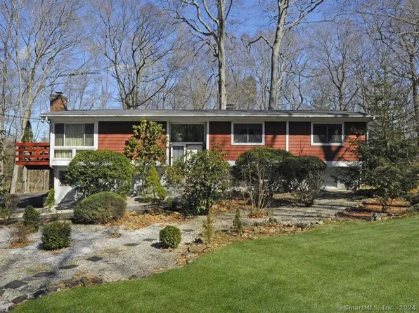 17 Nutmeg Dr, Greenwich, CT 06831