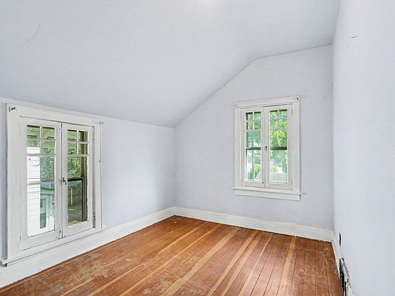 4th image of 624 E Battell St