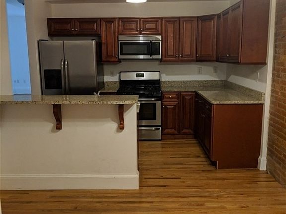 3rd image of 104 Woodlawn Ave