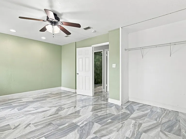 2267 Robinhood Dr — Photo 11