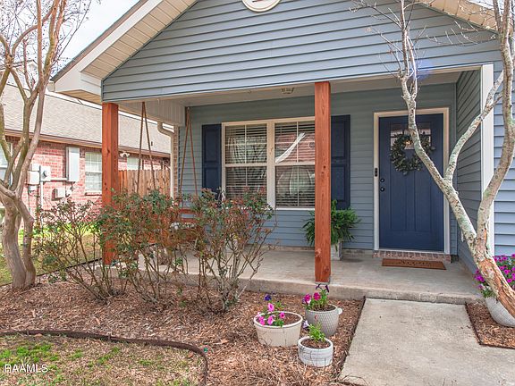 2nd image of 204 Woodoak Cir