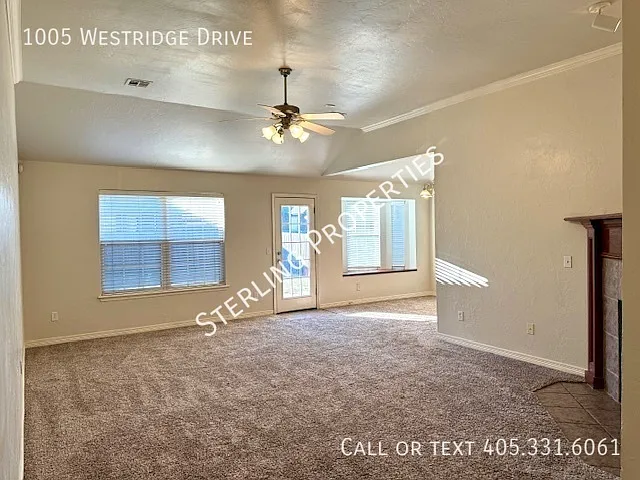 1005 Westridge Dr — Photo 3
