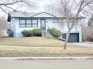 406 1st St NW, Parshall, ND 58770