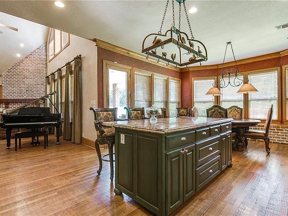 5th image of 49 Trailridge Dr