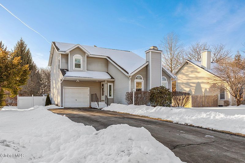 2nd image of 14 Mapleridge Avenue