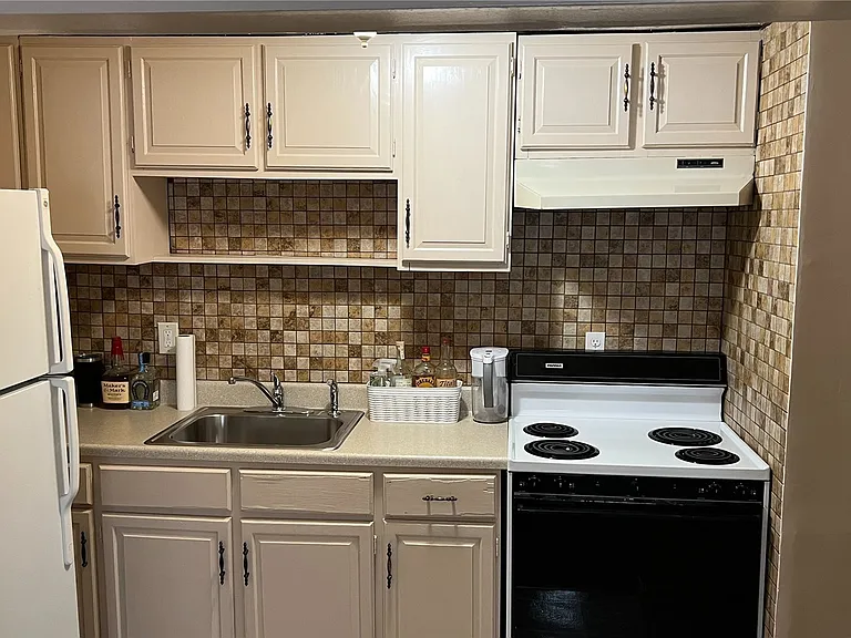 39 Altmar Ave — Photo 3