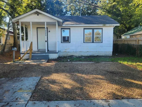 1225 Irish Hill Dr, Biloxi, MS 39530