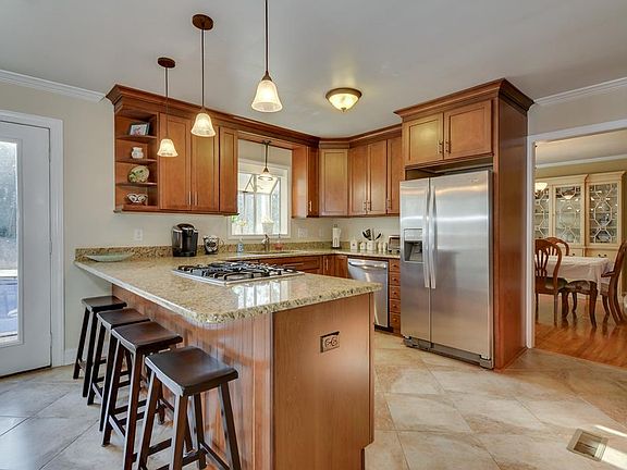 5th image of 623 Canterbury Dr