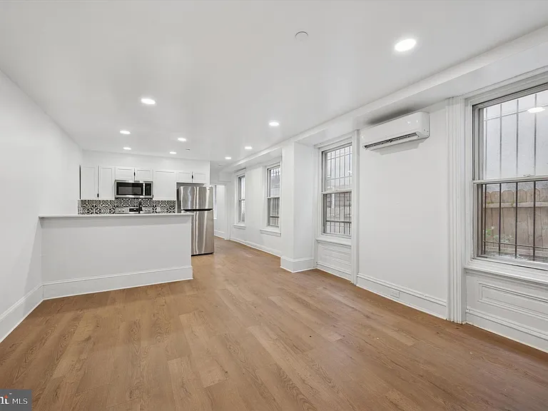 1637 W Girard Ave #1 — Photo 11