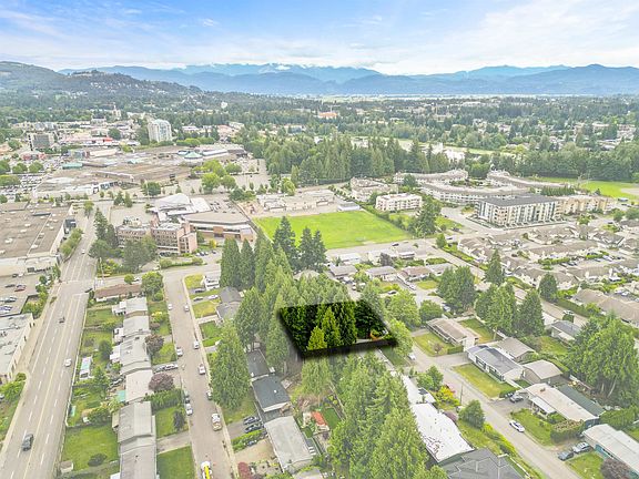 3rd image of 32637 Willingdon Cres