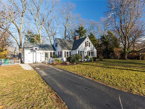 3rd image of 52 Wauregan Dr
