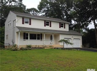 39 Gibbs Pond Rd, Nesconset, NY 11767