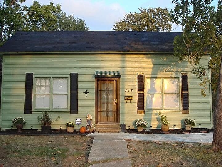1st image of 118 N Hodges St