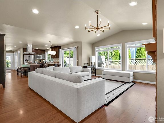 4th image of 10803 62nd Avenue E