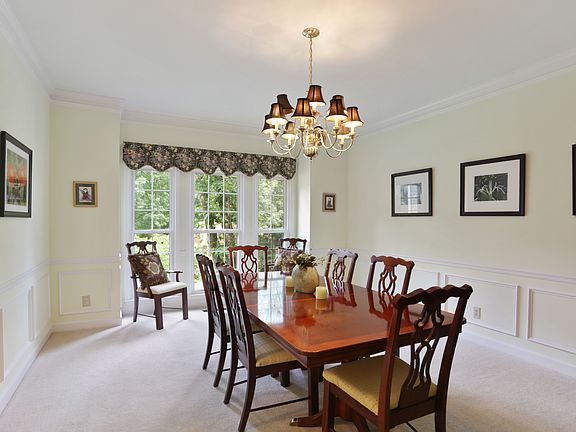 4th image of 212 Colonial Dr