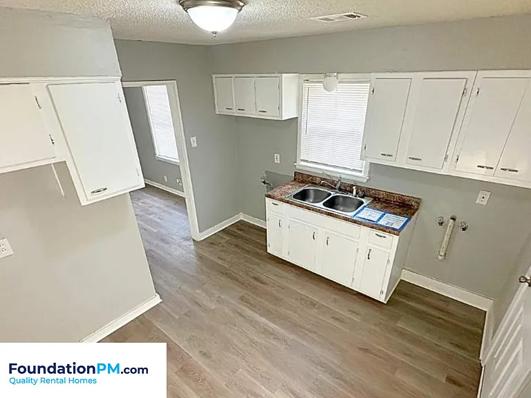 3276 Ashland St — Photo 4