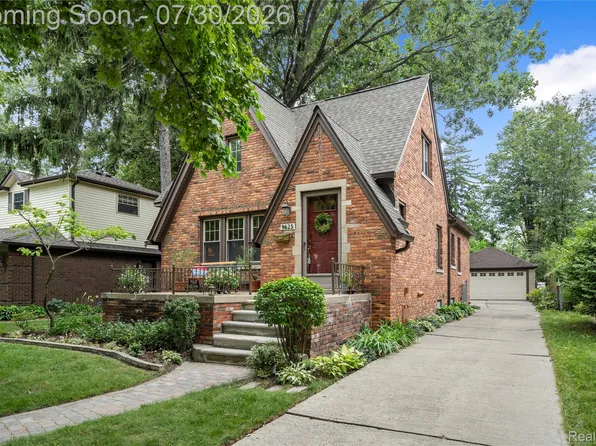 9625 Blackburn St, Livonia, MI 48150