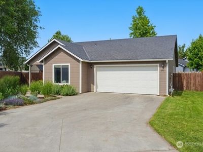 252 NW Ruby Lane, College Place, WA, 99324