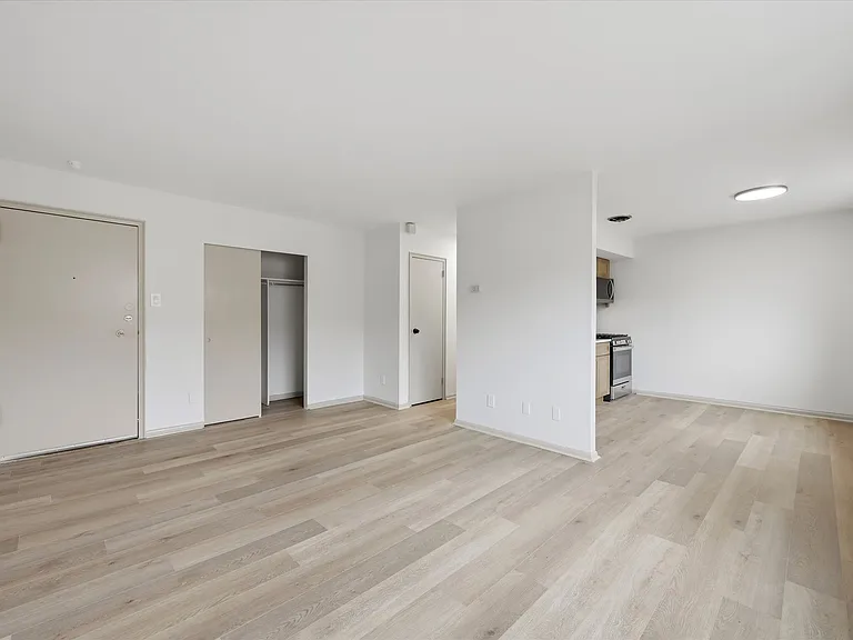 Melrose Apartments — Photo 9
