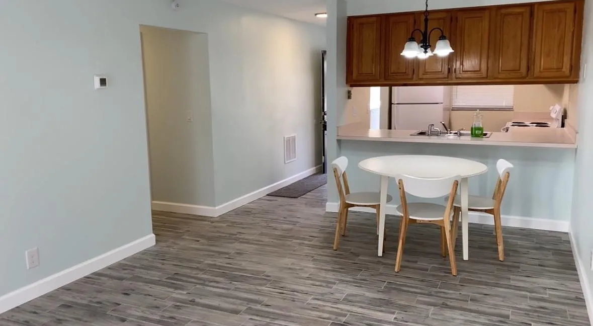 100 E Kentucky Ave — Photo 1
