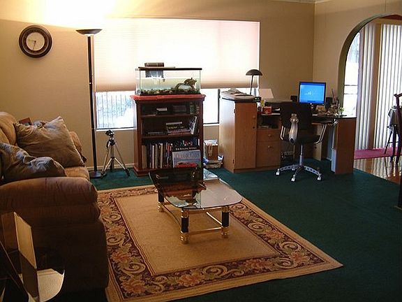 Living Room (angle 3)