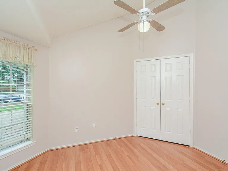 19715 Lindenfield Ct — Photo 13
