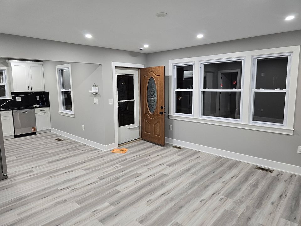 1st image of 28 N Central Ave #1