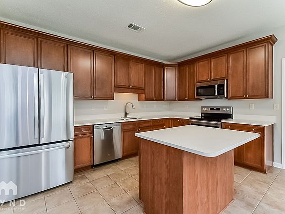 2nd image of 4050 Sidlehill Dr