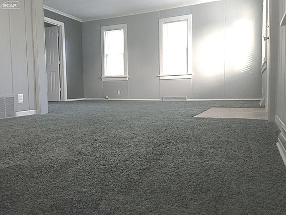 4th image of 302 E Lexington St